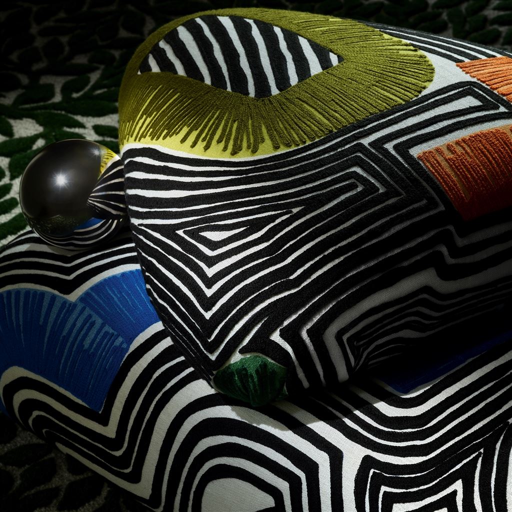 Tissu En Allant Aux Baux Cypres