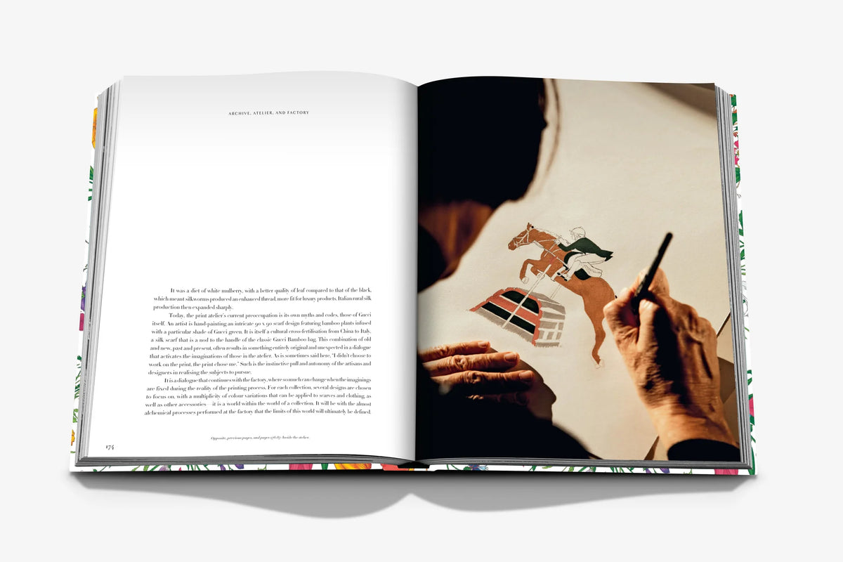 Livre Gucci : The Art of silk