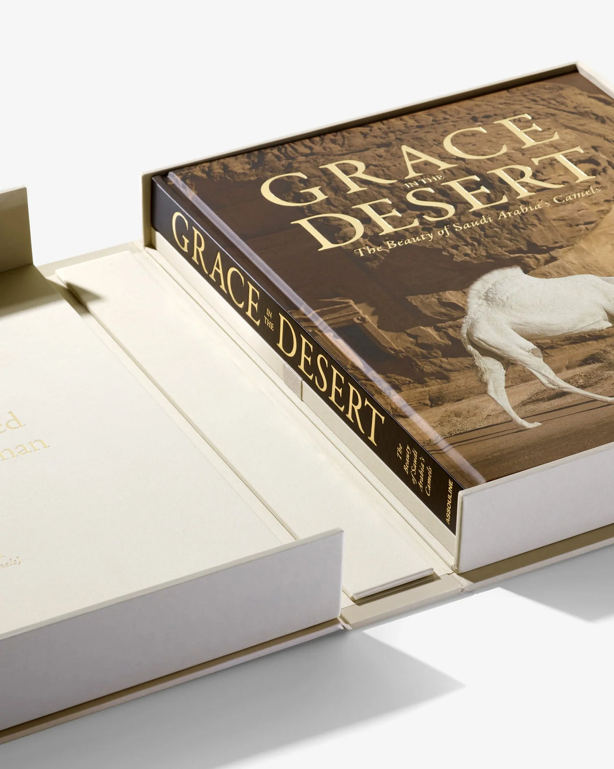 Libro Grace in the Desert: La belleza de los camellos de Arabia Saudí