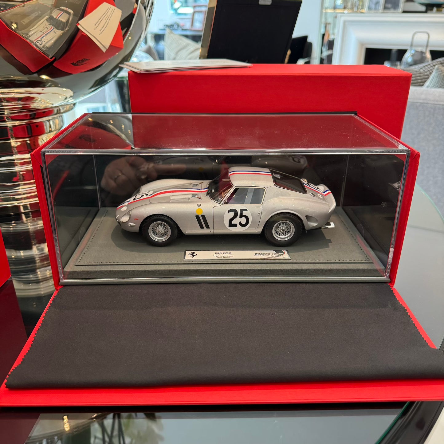 Maquette Ferrari 250 GTO 24H Le Mans 1963 Car N°25 1/18e