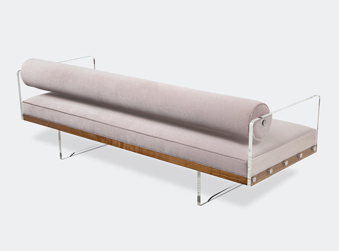 Sofá Roll Back con reposabrazos de plexiglás