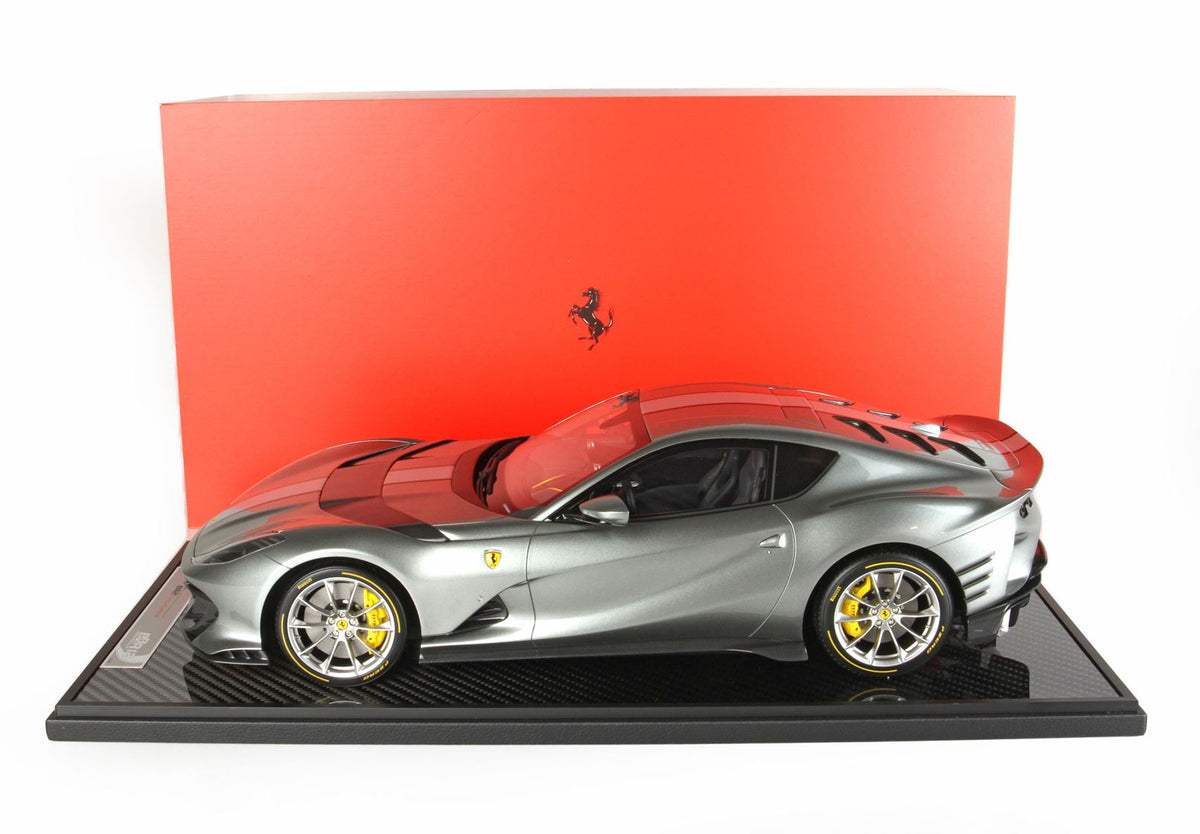 Modello Ferrari 812 Competizione 1/12e