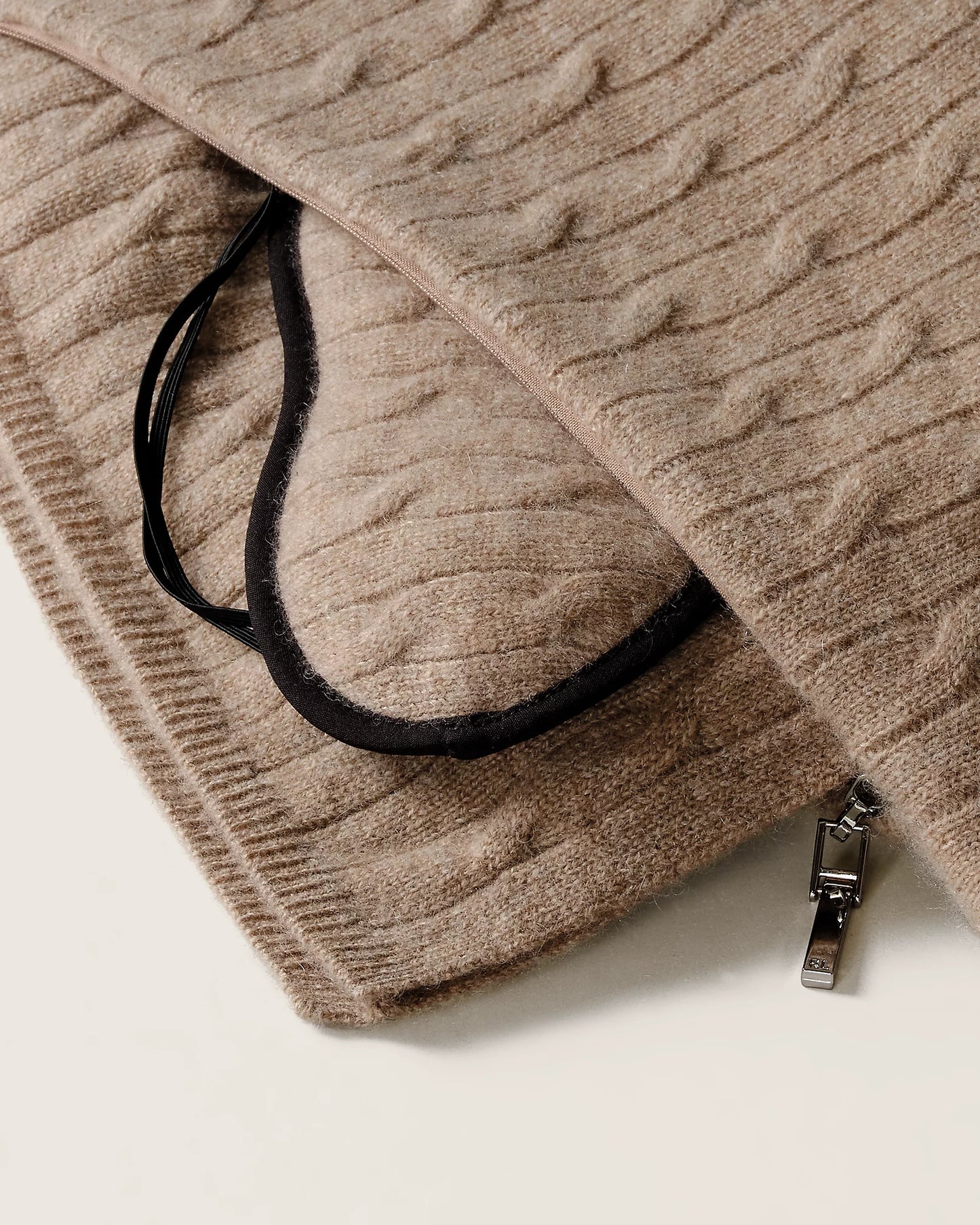 Cable Cashmere gray travel set