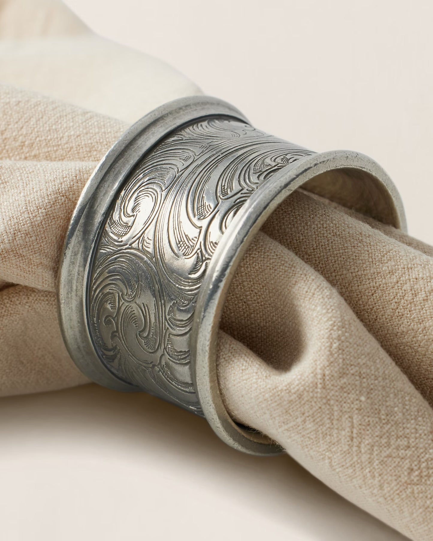 Large Alexander plate