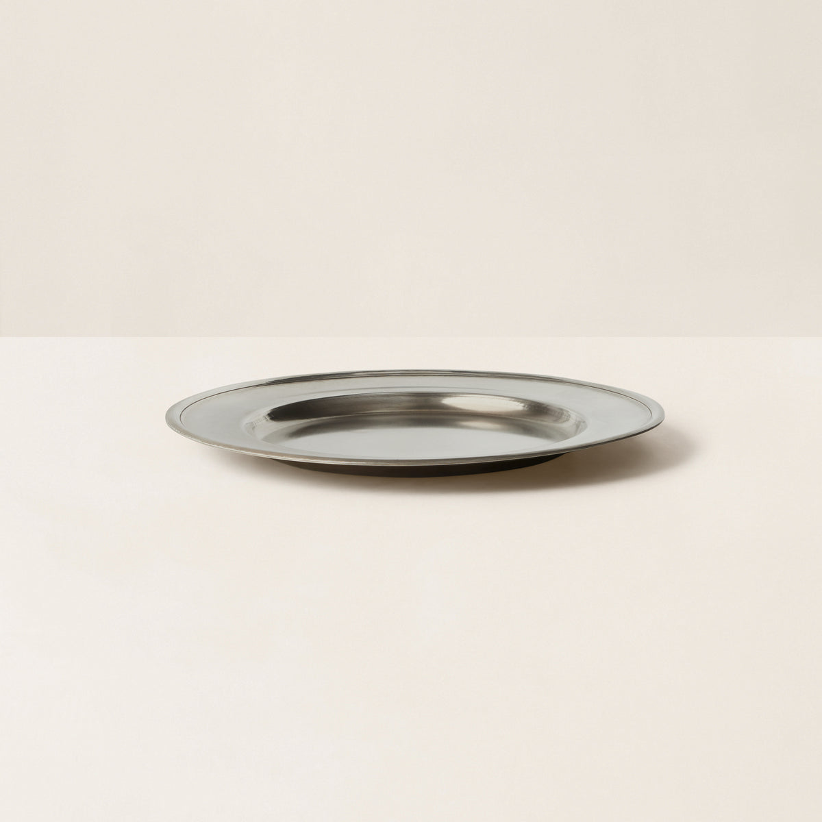 Assiette de présentation Winslow étain Ralph Lauren Home