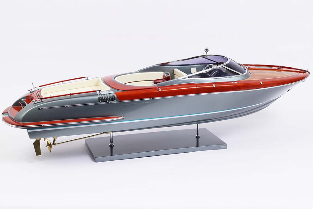 Riva Aquariva Super 84cm Modellbausatz – Grauer Hai 
