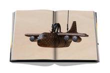 Charger l&#39;image dans la galerie, Livre Louis Vuitton Virgil Abloh: Impossible Collection
