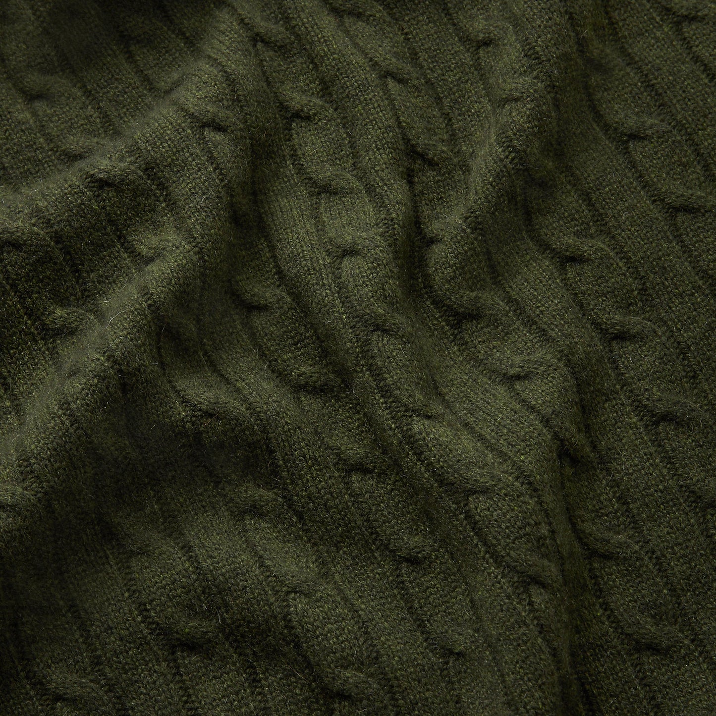 Zopfmuster aus gedrehtem Kaschmir in Dunkelgrün aus Loden